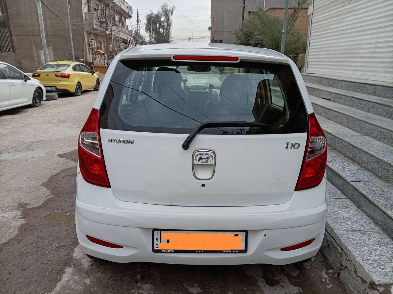 السلام عليكم،،، 
هونداي  اي تين i10  2013 خليجيه  بيها بس شويه من صفحه اليمنه طخات بسيطه كير ومحرك ٤ سلندر وتبريد وصدر كله مكفول طخم كامل تاير جديد،،،، مال بيت وكلش حلوه وشاشه وكامره  رقم انكليزي بأسمي  العنوان  سبع ابكار 
السعر 75$ وبيها مجال 
لتواصل *********** واتساب موجود
