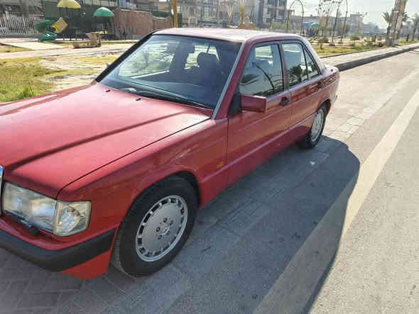 السلام عليكم مرسيدس ١٩٠ للبيع موديل ٩١ سلايت روف طكتين هوك خلفي بلاد حدادية جديدة لون احمر كير ومكينة جدد كير قفل مكينة ٦ سلندر اربعة جام كهرباء سنتر لوك قفل ماسحات لايت رقم بغداد الدولي اربع ويالة جديدة تدفئة تبريد شغال تحويل مباشر السيارة بلادية السعر ٧٠ وبيه مجال مكان السيارة بغداد الاستفسار ***********
