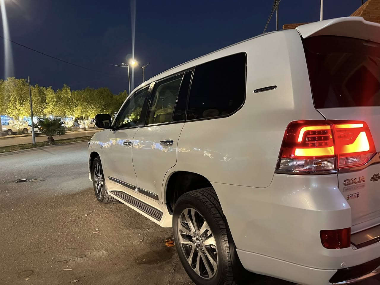 لاندكروز 2017 سياره كفاله عامه جديده كلش ماشيه ١٢٠ الف سياره فول موصفات مكينه 8سلندر 4600 كشنين كهرباء جلد سياره متعوب عليها السعر 465 رقم ***********
