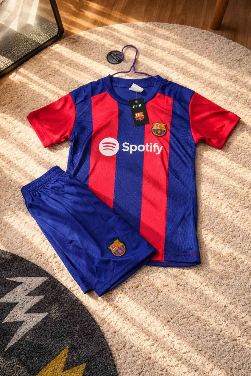 توفر دريسات + اتراكات ولادي خامه روعه😎👌🏻  
يلبس من 4 سنوات الى 12 سنه 
سعر: 5.000 بس.  *********** واتساب للحجز 📦
عنوان المحل جسر ديالئ شارع الأطفاء مقابيل بلديه جسر ديالئ 

«جودة تشوفها مو نحچي عنها»
