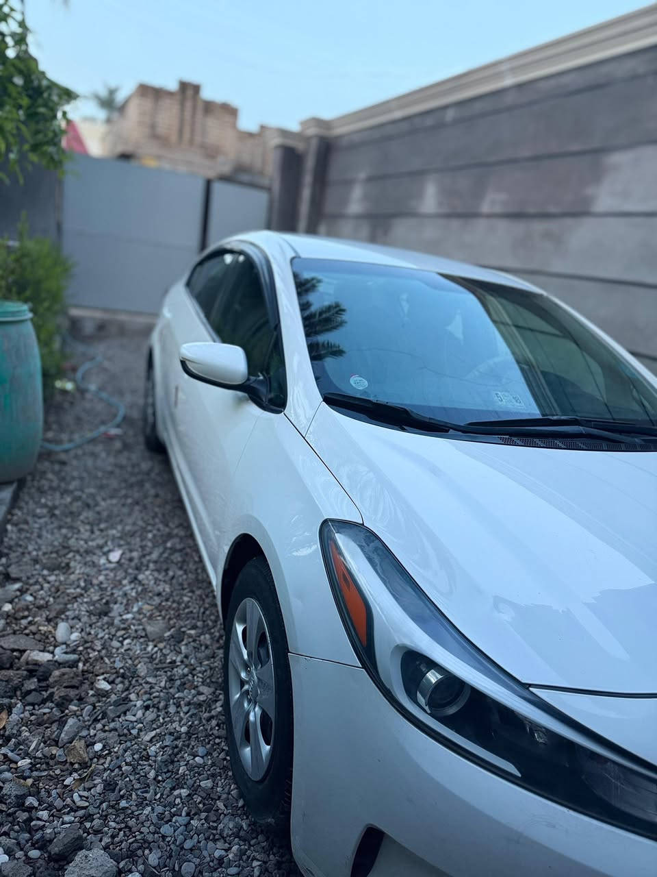 سلام عليكم 
سيارة فورتي 2017 أمريكي 
محرك 2000 دوش 
رقمها ديالى  باسمي شرط التحويل
ضررها قبق الصندوك مبدل 
وبيها يم الباب الخلفي ضربه صغيره منزل صورتها  
محركها مجفت ع ايدي تجفيت درجه اولى بعدة بالضمان 
سعرها 125 وبيها مجال
مكانها ديالى هبهب 
لاي استفسار اتصل واني حاضر 
***********
متواجد واتس اب وخاص
