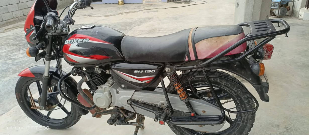 سلام عليكم بوكسر للبيع موديل ٢١ اوراق كاملا مكينه بلاديه ممفتوحه خير من الله تجي تكلب وشوف مكان الخالص جيزاني الچول السعر مليون او ١٠٠ او بي مجال ***********
