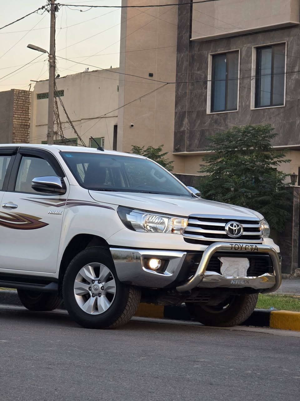 السلام عليكم
للبيع فقط.. للبيع فقط.. للبيع فقط..
 هايلوكس 2018 عالية 4x4 

مكفولة كفالة عامة بيها رصعة بسيطة بالبنيد 

رقم بغداد الماني والانگليزي كاملة معاملته بس تشده

المواصفات
🔵فور ويل خفيف وثقيل 
🔵گير اوتماتيك +عادي
🔵تحكم ستيرن جهتين
🔵شاشة اعطال
🔵تبريد قطعتين
🔵جكمجة ثلاجة
🔵شاشة وسطية
🔵دواخل السيارة مغلفهن نايلون حراري
🔵كامرة خلفية
🔵حساسات خلفية
🔵مانع انزلاق
🔵ماشية 112

السيارة خير من الله ما ناقصها برغي بأسمي تحويل ثاني يوم
مكاني بغداد الحرية 

***********
