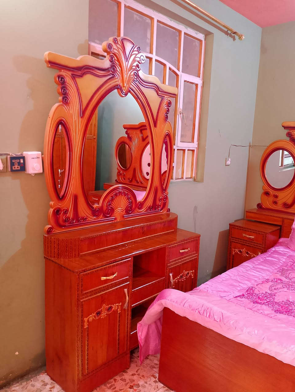 غرفه نوم للبيع سعر 900
***********
