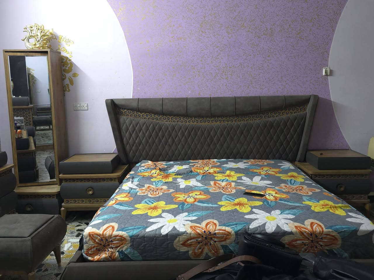 غراض للبيع مكان الزعفرانية ***********
