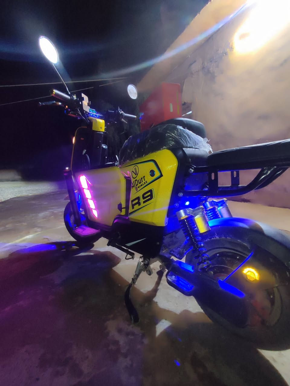 السلام عليكم...
دراجه شحن ( R9 .ابو الجنطة.2026) للبيع...
المكان  ( الشرقاط الساحل السير الطالعة)...
المواصفات + التفاصيل...
1- دراجه شحن ( R9 )...
2 - الفئه ( WINIEE )ونلي...
3 - عدد البطاريات (5 .32انبير الوحده )...
4 - تمشي الشحنه الوحده ( 85 ) كيلو...
5 - السرعه القصوى ( 109)  
9 - السرعه الحقيقيه ( 70)...
10 - قوه الملف( 2000 ) حقيقي... نحاس...
11 - شاشه تحدد ( العطلات )... 
13 - دبل ( اشاره )...
14 - نظام البك ( R ) الرجوع للخلف...
15 - نظام ال ( P ) للوقوف...
16 - دبلات اماميه ( 2 ) هيدروليك دهن...
17 - دبلات خلفيه ( 2 ) غاز...
18 - بريكات امامي و خلفي ( دسك )
19 - ستاند وسطي...
20 - ستناند جانبي...
21 - ستاند ( موبايل )...
23 - مدخل USB... شاحن موبايل
24 - لد امامي ( زنون ) عالي و ناصي...
25- مضاده للمي....
------------------------------- 
الدراجه سريعه و شلعته ( قويه ) 
السعر 600وبي مجال 
للستفسار..***********
