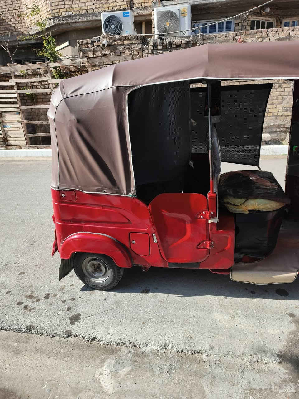 تكتك فقط شاصي 18 كلهه امحدثه 21 اوراق كامله مكينه 21 اتخبل كشر نضيف تعمير الدوس السعر 5/250 وبيهه مجال قليل
***********
