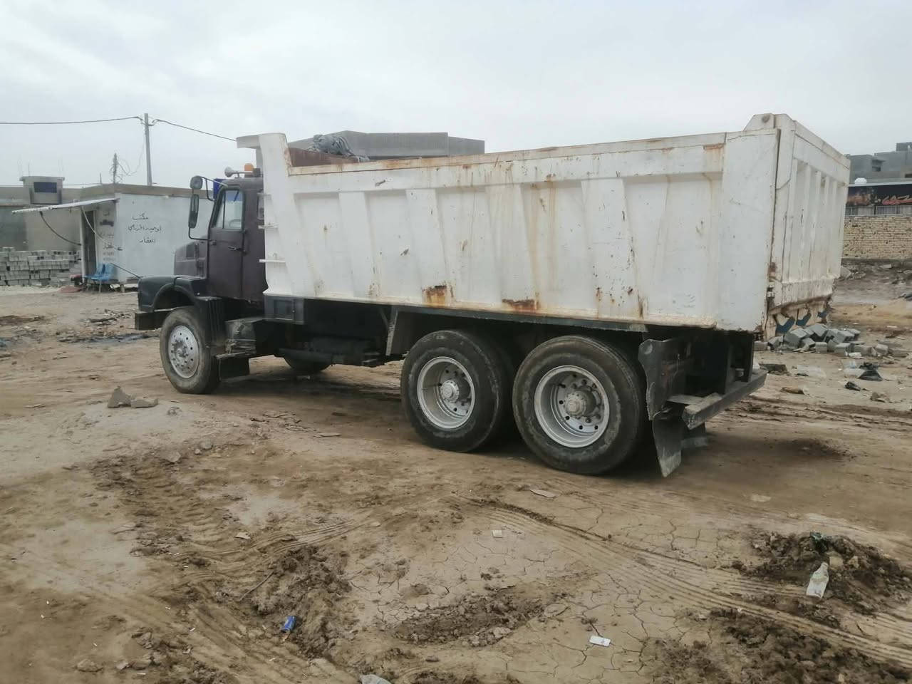 سلام عليكم سياره فالفو للبيع مكينه إف ١٢ حجم ٢١ كير دبل فقسه مجموعه ٨٢ رقم ألماني بسمي تخم تاير صاج رقم ذي قار ***********
