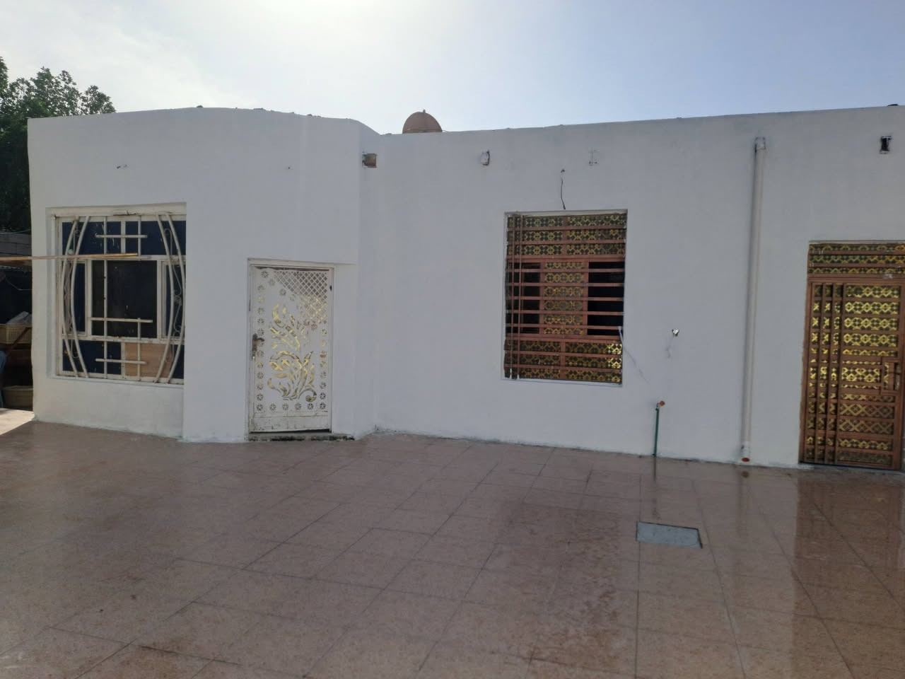 دار طابو زراعي سند ٢٥ مساحه 300متر باسمي قرار محكمه وداخل طابو بلديه مرقم حي الصدر الثالث نهاية شارع المستوصف المشر وع يبعد عن بيوت الطابو 150متر ماء وكهرباء مدار س مركز صحي كافه الخدمات   السعر 59مع المجال لاستفسار 
***********

