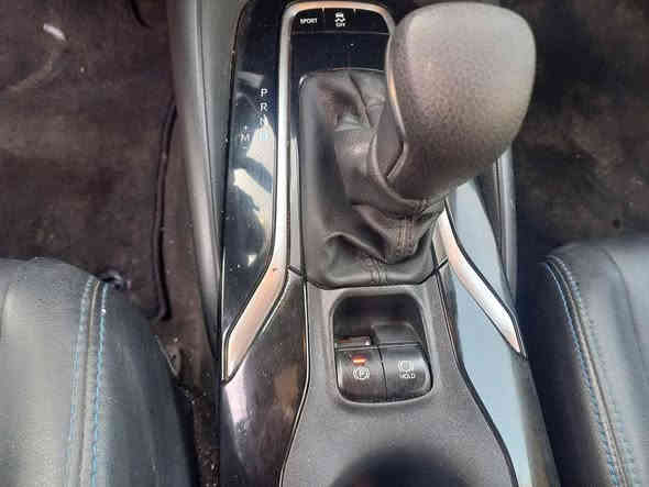 كورلا ٢٠٢١ xse  فول مواصفات رقم بغداد حادثها كما مبين بالصور بدون تبديل ..
مكانها بغداد / حي الجامعه 
للاتصال *********** 
المحرك ٢٠٠٠
وتساب متوفر
كشننات تدفئة 
شفتات بالستيرن
كشنات جلد 
فتحة 
بصمه
رادارات
٣ سرع بيها
تحديد مسار  وهوايه مواصفات بيها السيارة فول وحلوة ما ناقصها برغي 
السعر ١٤٥ وبيها مجال بسيط جداا

 سياره جديدة
