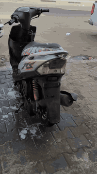 سلام عليكم 
ماكس عدله مال حاويه
الدراجه كلشي بيها بلادي بس اليوايله مبدله
الدرجه مختمه ختم واحد ويه المكينه ماكو اي فرق 
شلعه ومعدل ما مفتوحه بوشه بلادي بيها لايت زنون عالي ناصي 
مكان
بصره حيانيه شارع التئميم
سعر مليون و100وبيها مجال
***********
