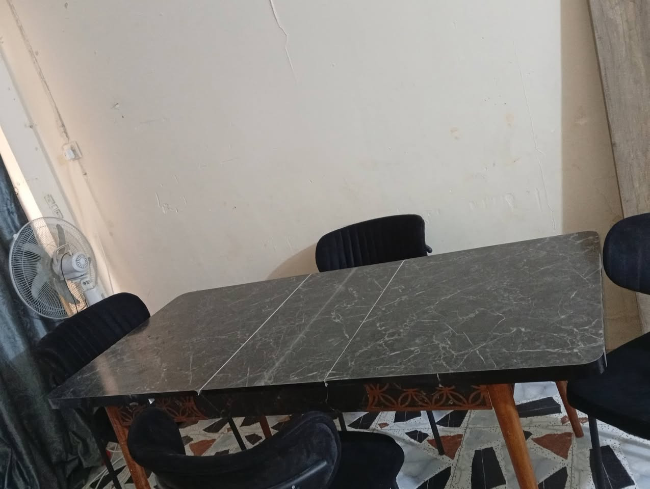 السلام عليكم ميز طعام مستعمل قليل نضيف للبيع مثل مشوفون بصوره الكراسي 4ميز ينفتح وينسد
مستعجل ع بيع السعر325وبي مجال مكاني حي الامام 
***********الشراي تواصل ع رقم
