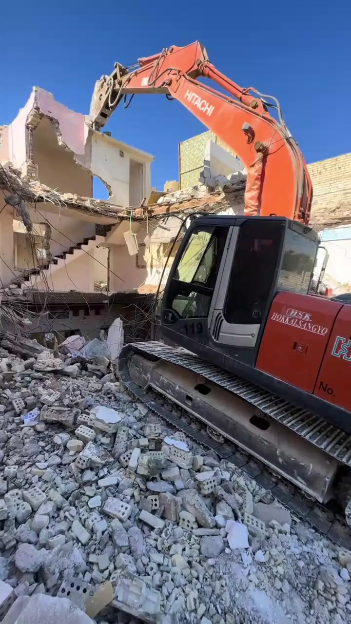 السلام عليكم اي واحد يريد سائق مال حفاره ***********
