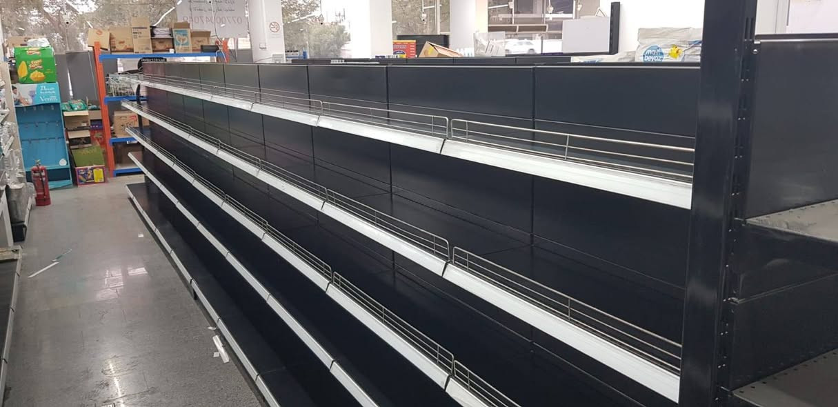 السلام عليكم
للبيع
رفوف تركية وسطية و حائط مع ميز كاشير و اجهزة كاشير و عربات تسوق و سلال
***********
