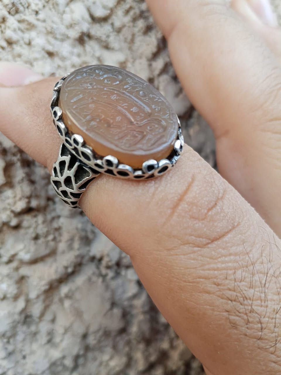 السلام عليكم
متاح خاتم يماني قديم 
السعر 35 المكان بغداد الشعله 
***********
