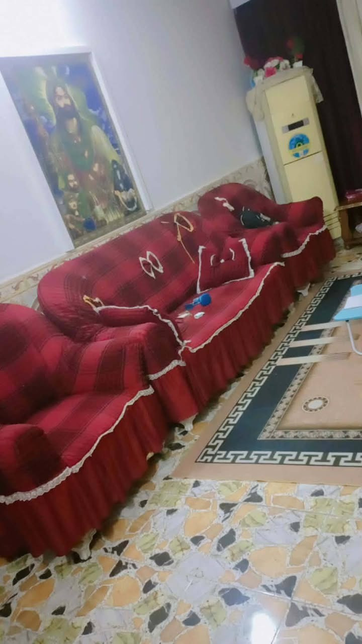 سلام عليكم تخم نضيف للبيع عشره مقاعد وتجي ويايه هديه چرچف سعره 125 وبي مجال عنوان بابل سيف سعد ورديه خارج رقم ***********
