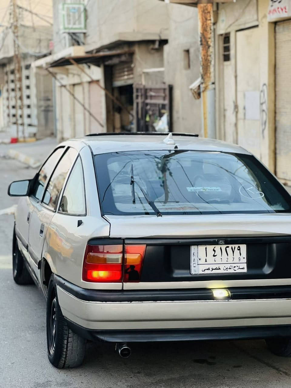 سلام عليكم من رخصت لادمن شباب وبل فكترا موديل 93 سياره كير محرك تراي وين ما يعجبك كلش حلوه رقم صلاح الدين راعيها يريد تحويل مطلوبة غرامه 200 ينزل من سعرها مصبوقه عام بدون حادث سعر 30 وبيه مجال اي ستفسار تصل ودلل *********** عنوان بغداد
