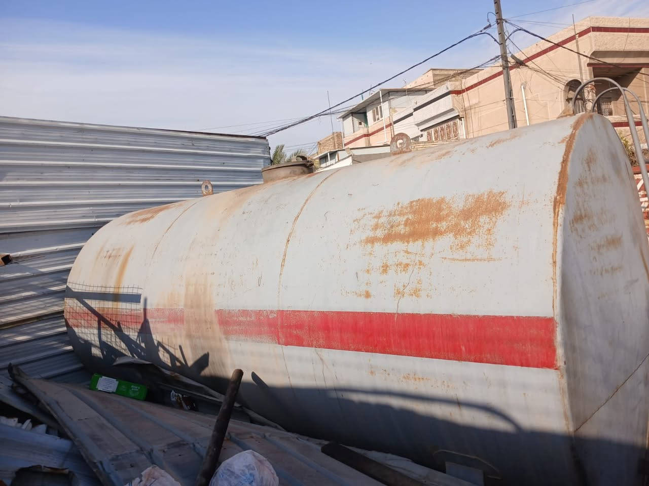 السلام عليكم 
تانكي 15 الف لتر 
كرفان ارتفاع 230
الطول 4 متر 
العرض 250 
مكاني شعب 
***********
