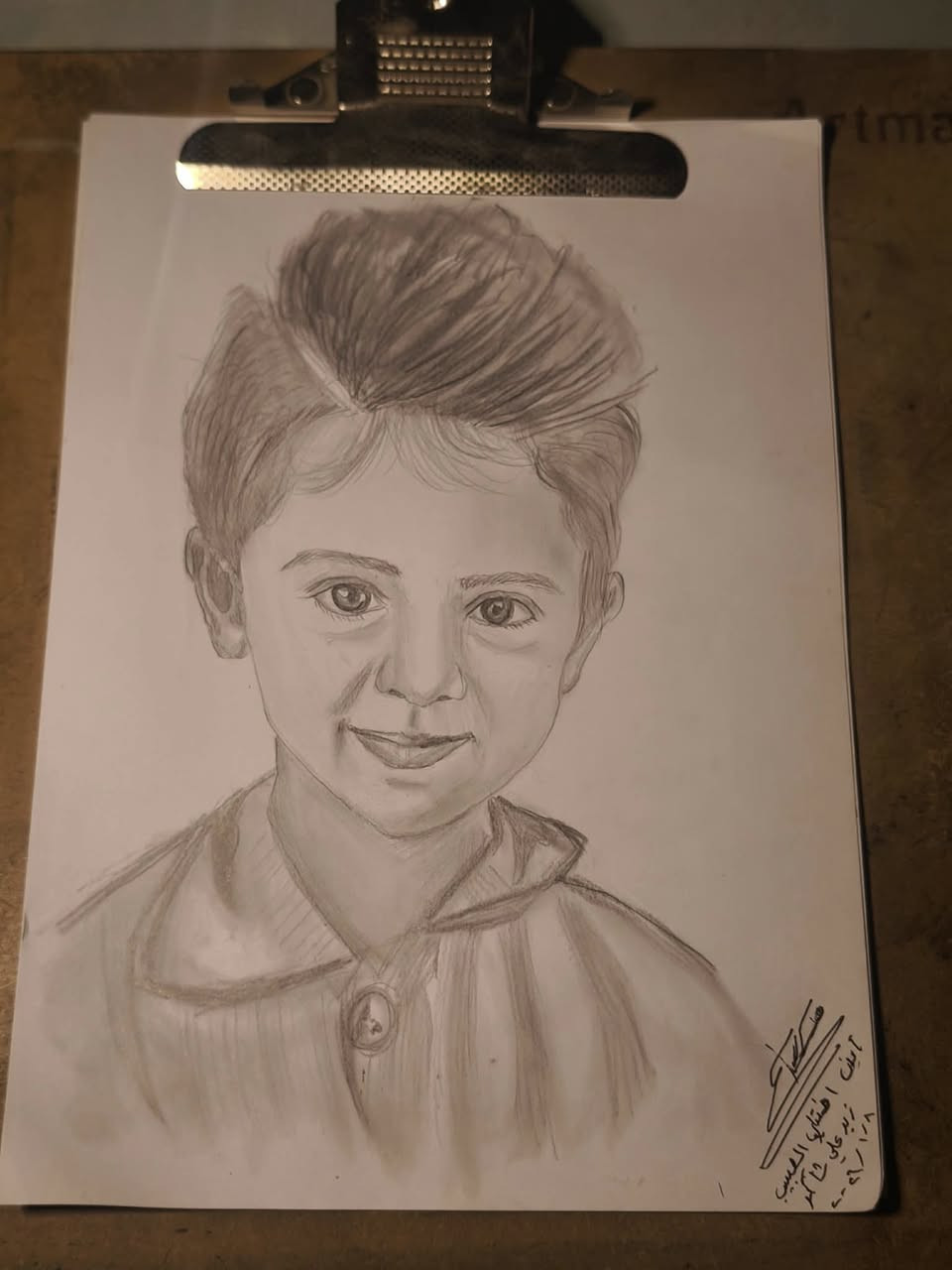 بنات اي وحده تريد ترسم شخص هديه احد متوفي
ابنها زوجه هديه عيد ميلاد عيد زواج عيد الحب

اخوي رسام مضبوط كدامكم رسمه وتجي كامله مغلفه مع كارت وعلاكه واطار

عنوانه كوت وعنده خدمه توصيل جميع محافظات العراق ٥

***********  الرسام قاسم محمد
