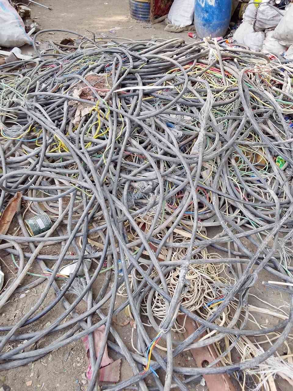 للبيع مطروح كمية تقريبا 2طن ***********
