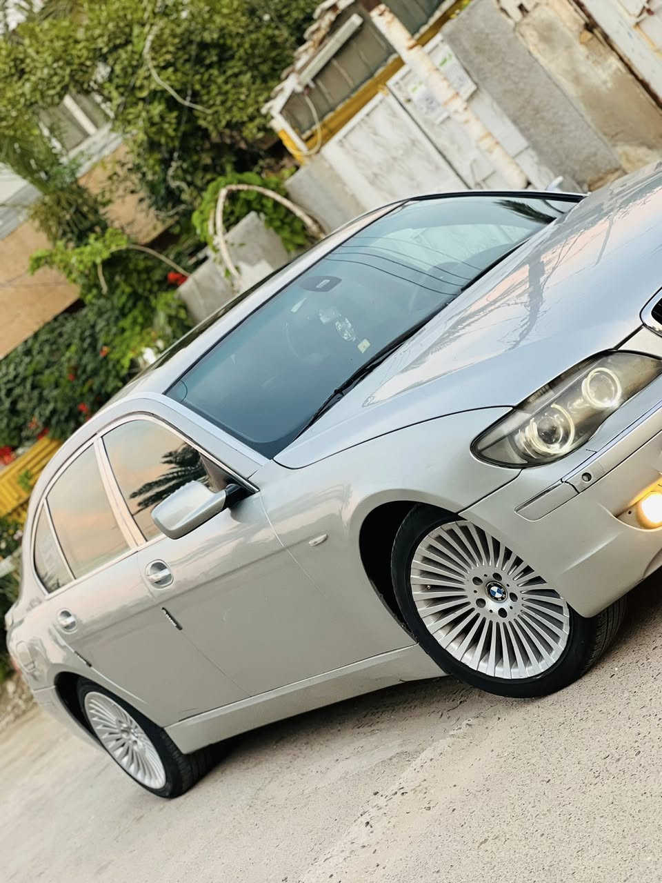 السلام عليكم  ورحمه الله وبركاته اقره التفاصيل واتصل🤍

باخره للبيع بسعر مناسب موديل 2006 اصل وفصل
حجم 750 il  V8.  بلادي  مكينه وكير  وكاله
 بردات ٥ كهرباء شغالات  
بوب شفط جنطه شفط فول مواصفات سياره 
مصبوغه عام جماليه وبيها ظربه جاملغ خلفي وامام سايق بسيط  من الخارج
 رقم بغداد نكليزي بسمي شخصيا سنويه ٢٠٢٩ 
 سياره جاهزه وترايك ٢٦٠  وناعمه خير من الله 
تخم تاير وويل ١٨
سياره كلش حلوه لايت زنون بلاد كهربائيات شغاله كلها  
فقط تبريدها ثلج شرط قطعتين بس صار ٥ ايام كمبرسير. وكف فقط طلقه تتبدل غيرها كله جديد مبدله. وشغال عندي فول
سعرها ٩٥ قفل والموشراي لا يتصل رحمه لوالديكم ويبقه يسولف وشراي بخدمته  مكاني بغداد المحموديه واعذرونا عالاطاله♥️
***********
