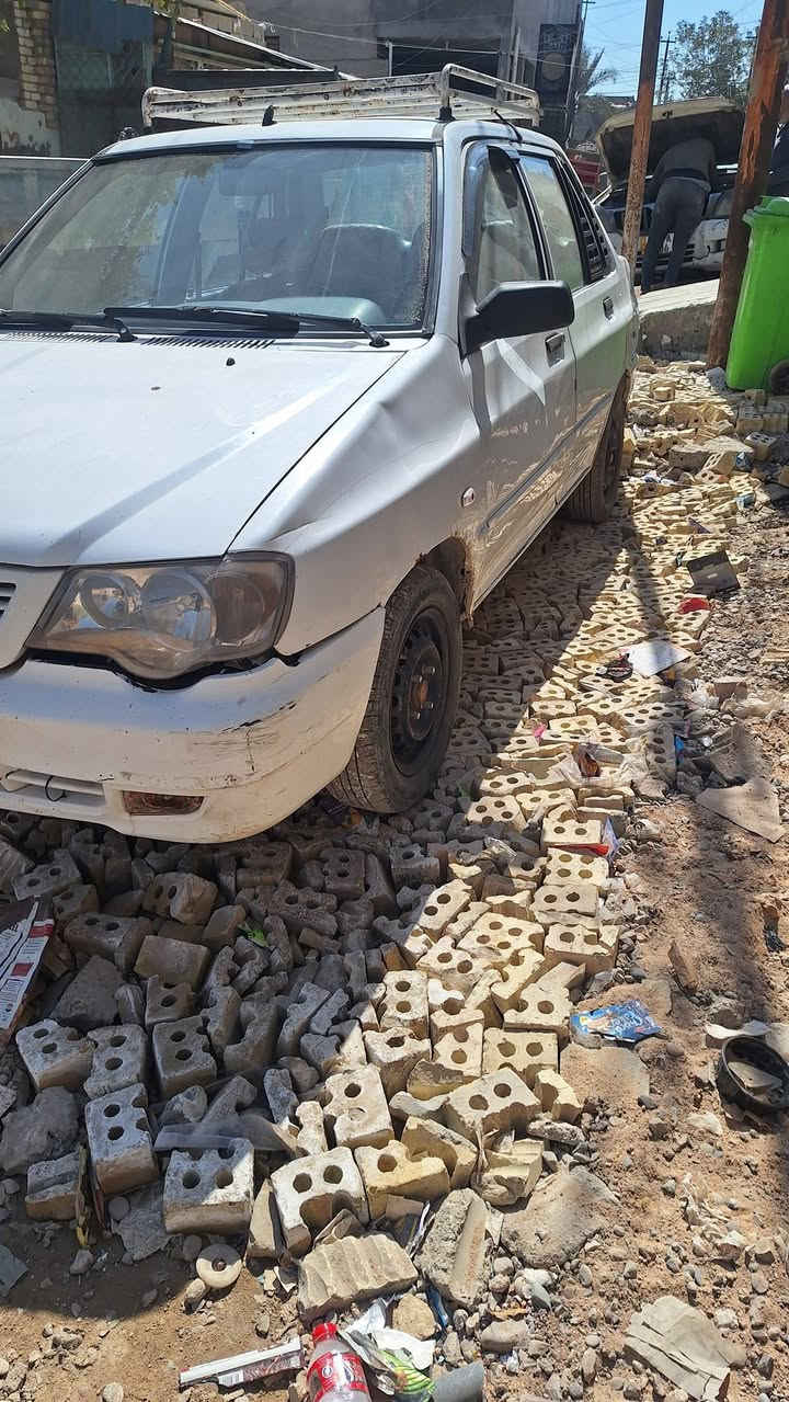 السلام عليكم سيارة سايبة  البيع موديل 2013بيهة خياسات بسيطة مكاني بغداد المشتل السعر 30وبيهة مجال سيارة ب سمي تحويل ثاني يوم ***********
