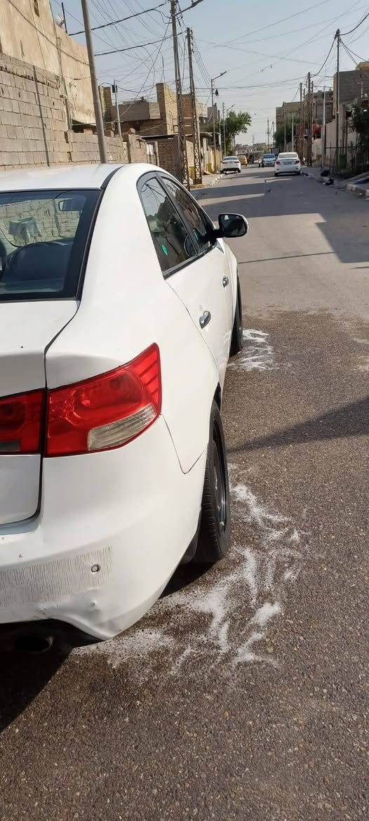 السلام وعليكم سيراتو مديل ٢٠١٢ رقم بصرة سنويه ل ٣٠ مكينه ١٦٠٠ وكير مكفولات حداديه تخم تاير بيه طخه بل مدكر الخلفي وبيه رشات صبغ السعر ٨٥ مكان سيارة بصرة الاستفسار عل رقم ***********
