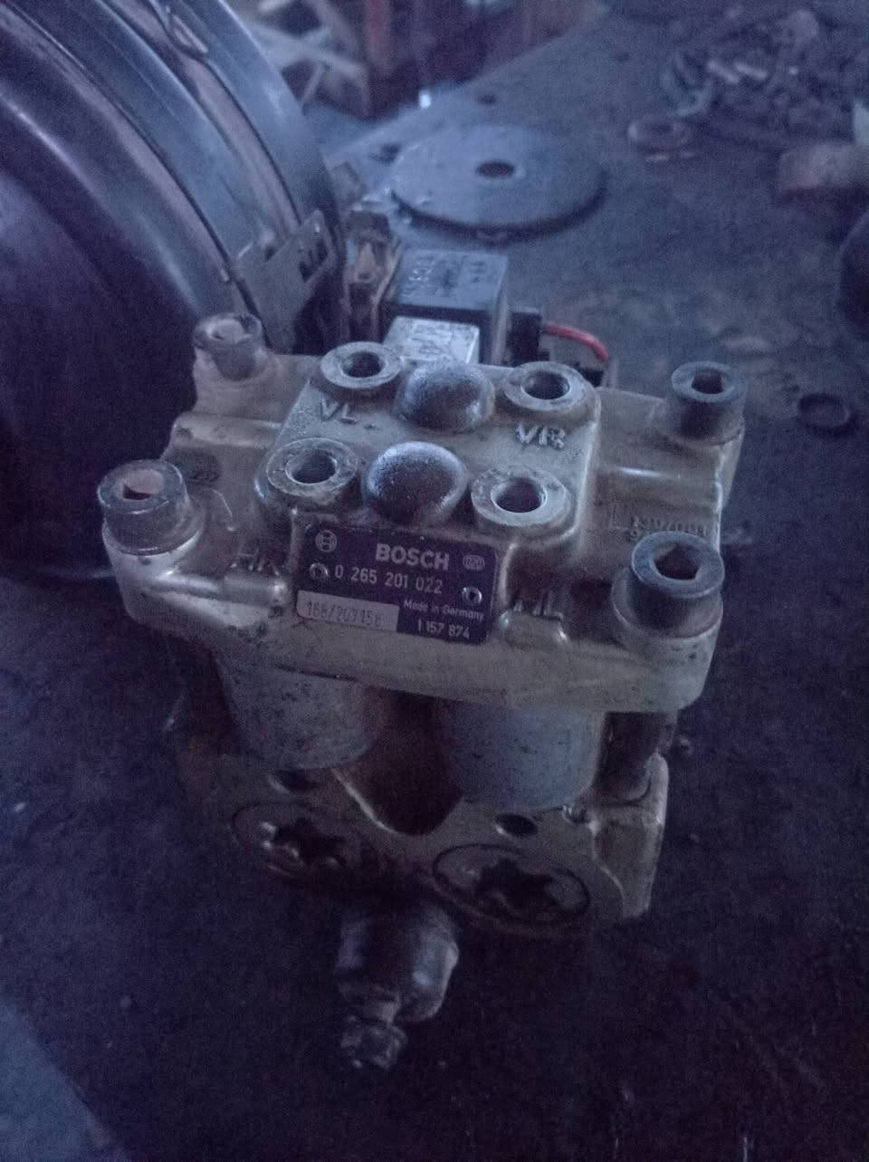 للبيع منضومت بريك 730+735 كاملة بريش وعنبار واي بي اس تخم حساسات 4وياله شرط شغل المكان كربلاء يوجد توصيل ***********
