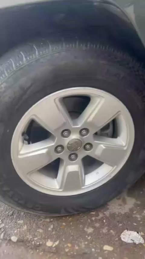 السلام عليكم 
جيب ليبرتي 2011
السياره خير من الله 
المكينه 3700 
نقصه بس الهلال طار الجهه اليمنه 
العنوان بغداد الشعله
السعر 120 وبيه مجال حك الجيه
الرقم ***********
