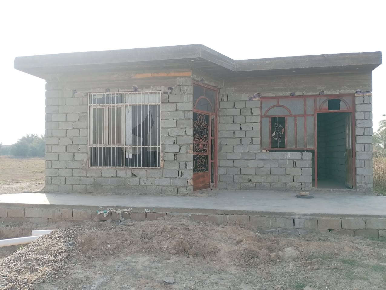 السلام عليكم ورحمة الله بيت للبيع مكان التاجي جرف الملح مساحة الارض 240 مساحة البناء 150 (زراعي 117)
البيت مكون من صاله 5ونص باربعه مطبخ 4ونص ب 4ونص
غرفتين 5×4 وحولي وحمام ومنور خلف البيت ترك متر ونص وبجانب البيت متر ونص ع الطول وامامه حديقه 6امتار مجاري البيت كامله واصل مي وكهرباء واصلته منطقه مرتبه وناسهه طيبين والبناء بيهه مفتوح والارض المجاوره كلهه مقطعه ومبيوعه للاستفسار خاص او *********** وبي واتساب
