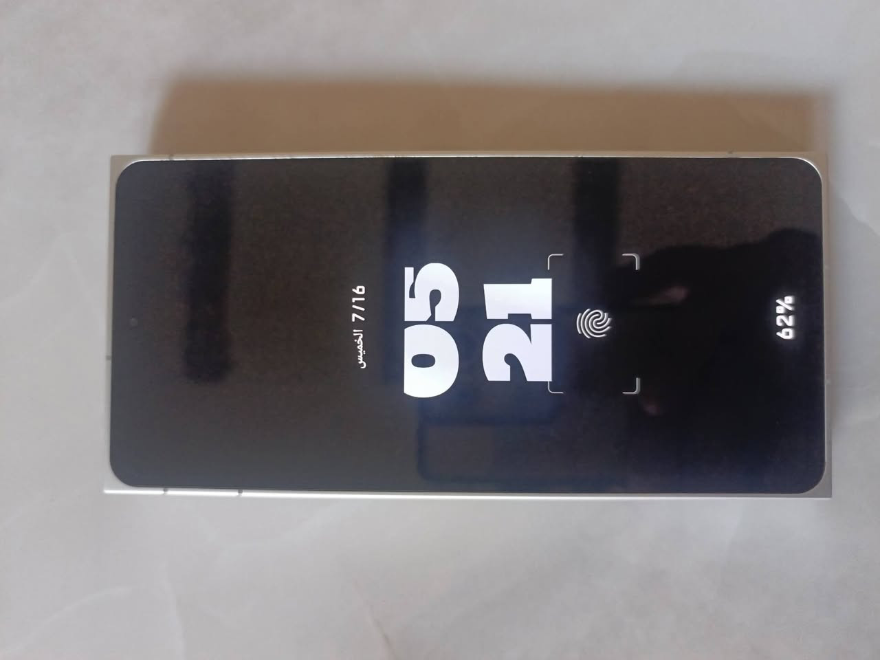 الشاشة: 6.6 إنش Pro IGZO OLED
ملاحظة:- جامة الكامرة يرادلهة تبديل فقط/ نضافة 95%
 بدون كارتون او ملحقات فقط كفر الحماية 
الدقة: 2730×1260 (WUXGA+)
معدل التحديث: 240 هرتز
المعالج: Snapdragon 8 Gen 2
الذاكرة: 12 جيجابايت RAM
التخزين: 512 جيجابايت UFS 4.0 مع دعم microSD حتى 1 تيرابايت
الكاميرا الخلفية:
47.2 ميجابكسل بمستشعر كبير 1 إنش
مستشعر قياس عمق 1.9 ميجابكسل
مستشعر طيفي 14 قناة لتحسين الألوان
الكاميرا الأمامية: 12.6 ميجابكسل
البطارية: 5000 ملّي أمبير
الشحن: سلكي سريع + شحن لاسلكي Qi
مقاومة الماء والغبار: IP68
النظام: Android 14
البصمة: مدمجة داخل الشاشة (Qualcomm 3D Sonic Max)

السعر :-  300    رقمي:-***********. مكاني :- بغداد الحرية
