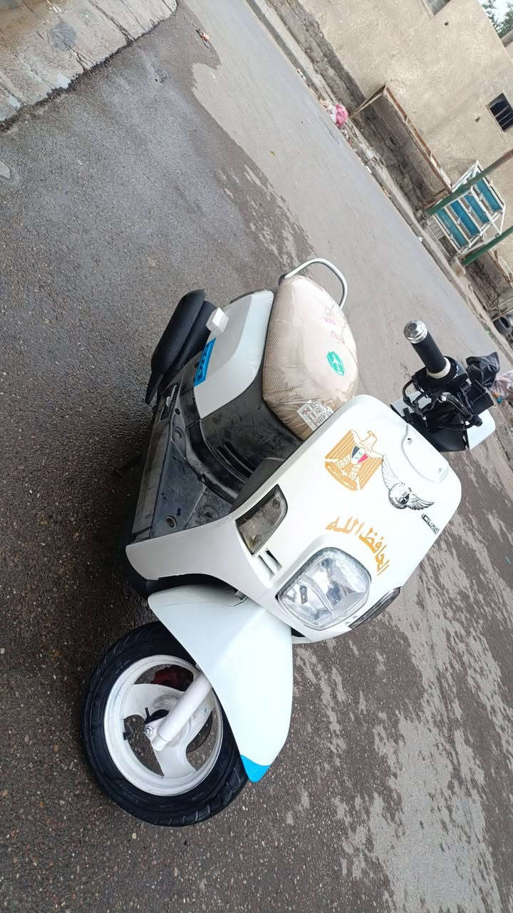 نوزل فول واحد علة واحد
مكينه برغي ما مفتوح 
مصاله هواي من نازله 
من رمبه دراجه فول دبل زنون 
كهربايات شغاله باتري جديد سلف نكره شوكت
 متجي نكره سلف كفرات نضيفه مثل مشوف بس الساعه
 مال كيلو متر واكفه يردله تصليه ولة بقيه كله شغال وكاملة
 مابيه اي نقص بانزين عادي مكان بغداد المشتل 
***********
