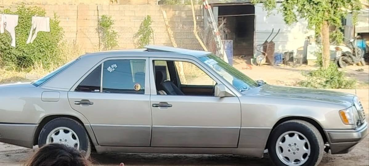 مارسدس دب موديل 1990🔥✅
سياره خير من الله

مكينه كير حداديه جاهزات

تخم تاير صدر مامي خلفي 

غرفته نضيفه سياره مال جناي 
تدفئه تبريد 
ترايك وين ماريد جاهزه سياره كلشي ماتصرف عليه🔥✅

مكاني العلم قريه الربيضه 
الاستفسار ***********
