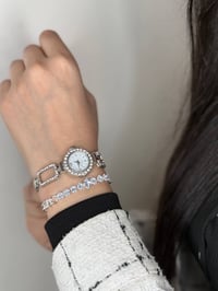 ساعة نسائية • سوار نسائي • طلاء ثابت