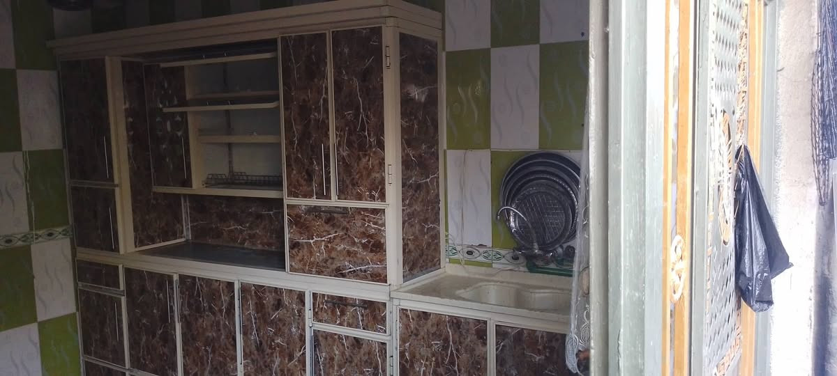 كاونتر للبيع 3 امتار ونص السعر 550 المكان مدينة الصدر ***********
