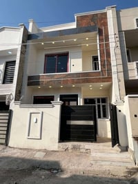 دار للبيع مساحه ٩٠ متر واجهة ٦م والنزال ١٥م في الري مقابل حي الشباب......