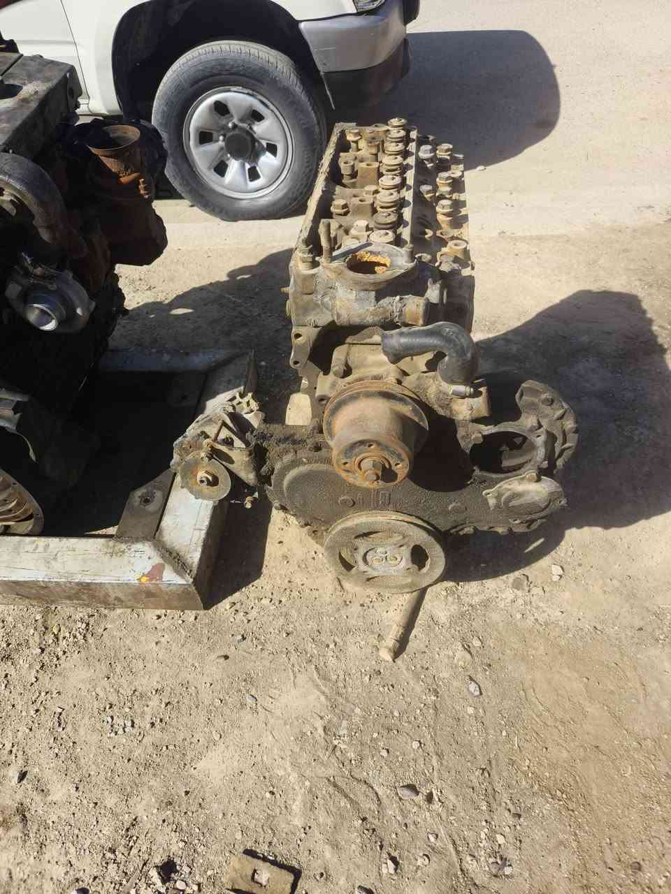 سلام عليكم محرك عدد(٢) تفصيل للبيع ومحرك مولد بلاد لوفل جاهز للعمل زعفرانية رقم الهاتف ***********
