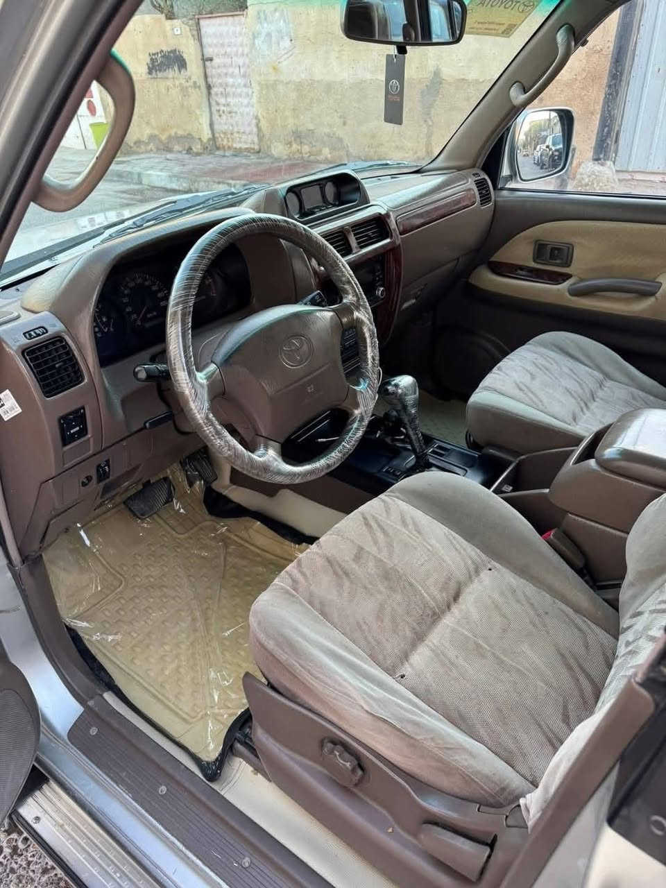 تويوتا برادو موديل 2001 وارد خليجي كفالة عامة من الضربة  والتبديل والفتح
بيها فقط البنيد  مرشوش للجماليه اثر جراد باقي السيارة كفالة مكينة وكير مكفولات حجم المحرك 6سلندر 3400 بلادي
حدادية وتخم تاير كلة جديد تبريد
3قطع ثلج 7راكب فورويل شغال

سيارة بلادية رقم أربيل الدولي
سنوية 2028 هزة جديدة شرط التحويل
سيارة جاهزة برغي ما بيها نقص وسيارة بلادية 
132$ وبيها مجال قليل 
سياره جاهزه ومناقصها اي شي 
كربلاء طويريج 
***********
