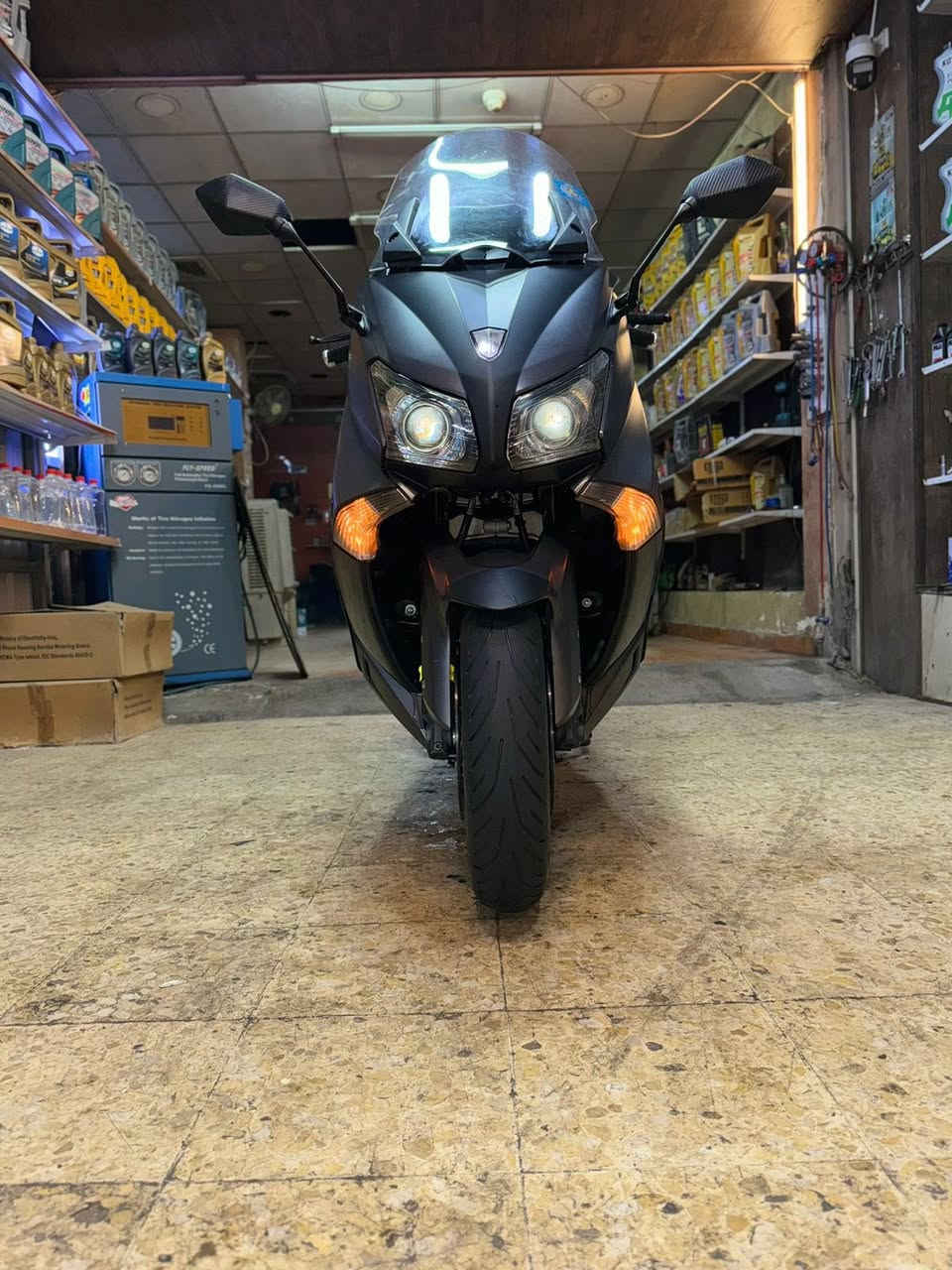 السلام عليكم دراجه  TMAX مرقم بغداد   فئة ايرون ماكس موديل ١٤ الدراجه مكفوله ماشيه  30الف   
***********
