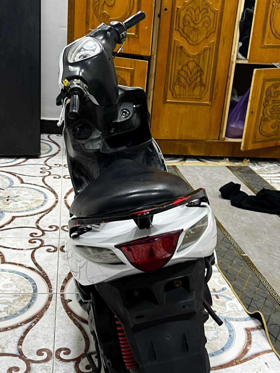 سلام عليكم ماكس مضلع ياباني اصل  ر هندر اي نقص مابيه جاهزه من كلشي لايت زنون اشاير مكنيه شرط بوشته وبستمه بلاديه فقط ولفاته تبدلت و الكزوز مالتها موجود بس طاك اطيح سعره بيه ويلات رياضي الدراجه نضيفه و مكفوله سعره 525 بيه مجال 
***********
