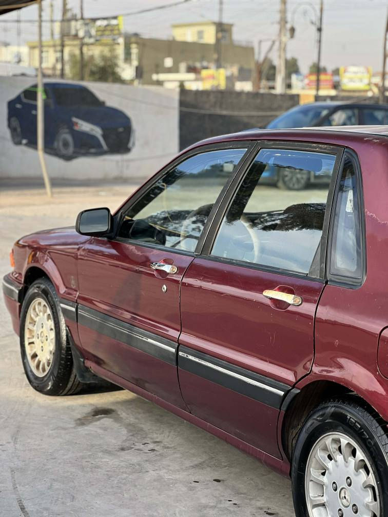 گلاند مودێل 1991
گێڕ و مەکینە بەشەرت
تەقە و ڕەقە بەشەرت
تەبریت سارد و گەرم بەشەرت
دەفتەر بەنزینی هەیە
سەنەوی و هەزەی تازەیە بەشەرتی تەحویل 
سەیارەکە لەسەر دەقی شەریکە ماوەتەوە دەعامی بۆ دەعامی بەشەرت هیچی پێوە نییە
سەیارەکە پاک و جوان ماوەتەوە
سعری 47 مجال
ر.ق ***********
*********** كركوك, العراق
