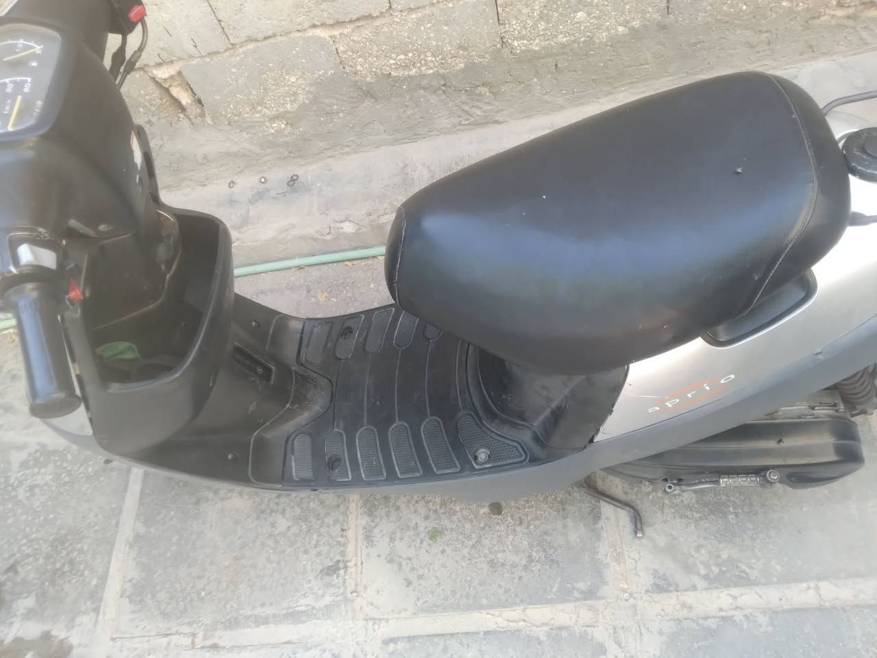 سلام عليكم دراجه بطه ياباني للبيع الدراجه كامله بعده جديده فقط نقص بيه تاير امامي وباتري وكعكات التاير الخلفي جديد السعر 250 الخاص مفتوح


**إذا كنت صاحب هذا الإعلان وتريد حذفه لأي سبب، رجاءا أرسل رسالة إلى الدعم الفني**