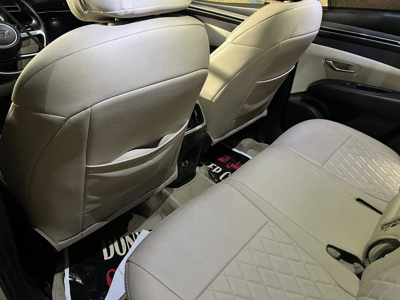 توسان 24 خليجي استلام شركة الاولى وبعدها بضمان الشركة فول الفول وبانوراما ماشية 44 الف رقم بغداد الانكليزي سنوية لغاية 2029 وهزة جديده بيها تبديل باب السايق اثر حادث ستوته وصبغ ربع باب الخلف السايق وشبر من الصندوق بدون ايرباك وكل شي مذكور بالسونار السيارة جديدة بمعنى الكلمة السعر 215 وبيها مجال بسيط حك الجيه فقط *********** واتس اب فقط 
بغداد الدوره شارع المصافي
