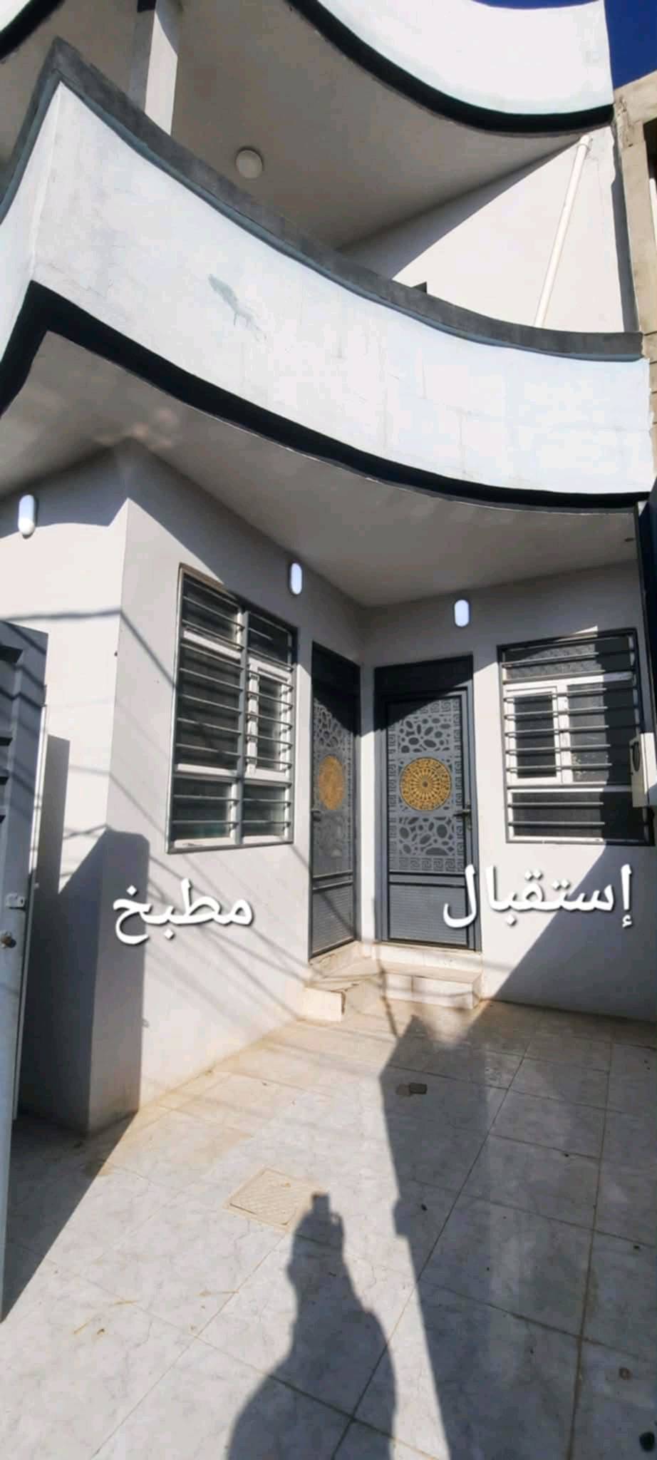 للايجـــــــــــار: 
دار سكني في حي الانتصار شارع 60
خلف جامع الغرباء
طابق ونص 
غرفتين نوم واستقبال ومطبخ وهول وصحيات
مكتب المهندسين للعقـــــــــار 
برهان 
***********
***********