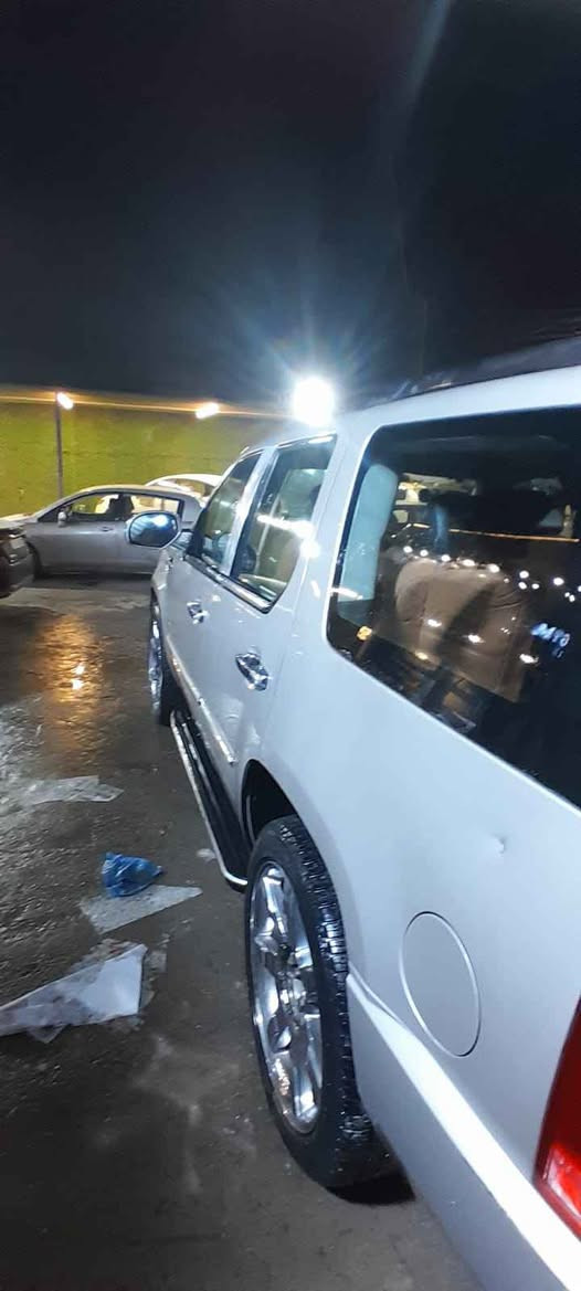 سلام عليكم
كديلاك سكاليد فول 
كشنات جلد تحكم ستيرن 
مري شفط فتحة 
محرك ٥٣٠٠
ويل كب 
تخم تاير 
كشر شوفت عينك نظيف جدا 
عدا شخط ممصلح صفحة اليمين 
رقم اربيل باسمي هزة وبراد جدد
منظومة غاز انسى الصرف
موديل ٢٠٠٨ 
عنوان بغداد 
السعر ١٩٥ وبي مجال لبو المصلحة
***********
وارد امريكي مابهة صبغ
فقط بارد بغداد, العراق
