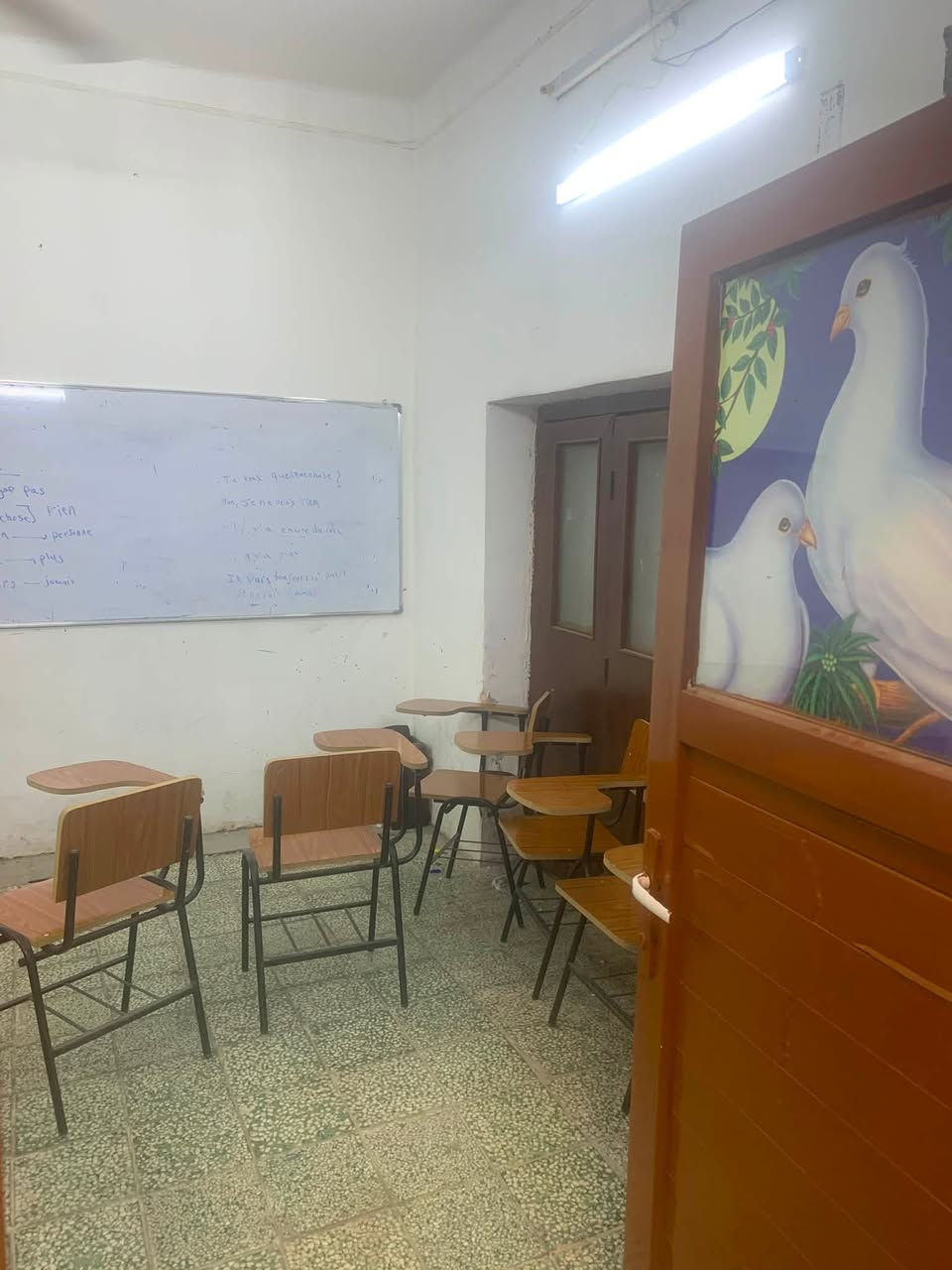 معهد للبيع بشكل كامل
وهاي غراضه وصور المعهد 

غراض معهد كامله للبيع 

مساطب خارجيه عدد 3 

مقاعد دراسيه نظيفه عدد 80 

سبورات بيضاء استخدام قليل 

ميز مكتبي   

كرسي دوار 

تارتان اخضر 5*4 

سبلت داخي 

ميز مكتبي عدد 2 

طابعه عدد 1 

منظومة كاميرات 

المعهد ينباع بشكل كامل ب5 مليون 

***********
