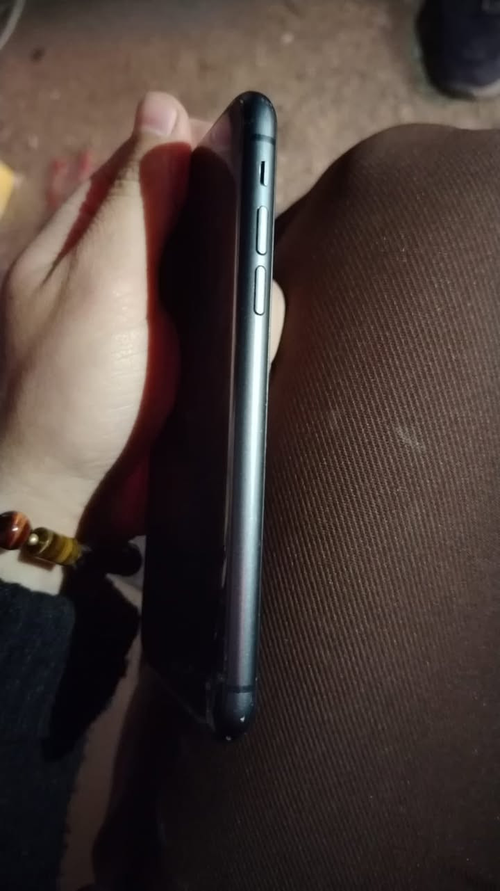 ايفون 11 ذاكرة 64 بطارية 87 جهاز للبيع فيس ايدي واكف الضهر مكسور جهاز حلو السعر 125 مكاني شرطة رابعه ***********
