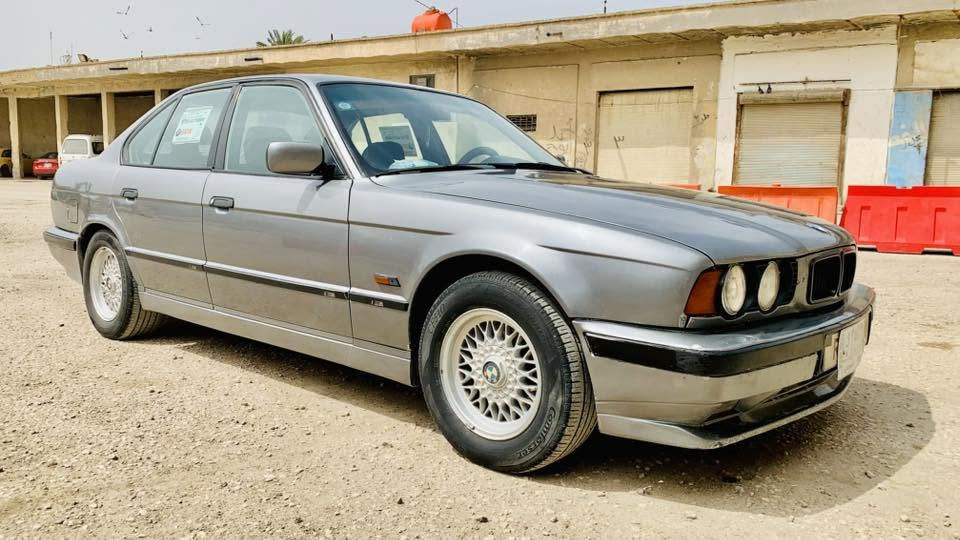 للبيع BMW حجم ٥٢٥ مسكر اصل موديل ١٩٩٢
رقم بغداد الجديد بأسمي تحويل مباشر السيارة مكفولة من الحادث عدة بارد بالجامل الامامي جهة العبري مواصفات 
كشنات كهرباء 
مري كهرباء 
قطعتين تبريد 
تنتة كهرباء 
بيها منظومة غاز تنسة الصرف و الدواز 
السعر ٦٥ $ وبيها مجال 
بيها ملاحظات بسيطة للاستفسار الاتصال عالرقم 
***********
