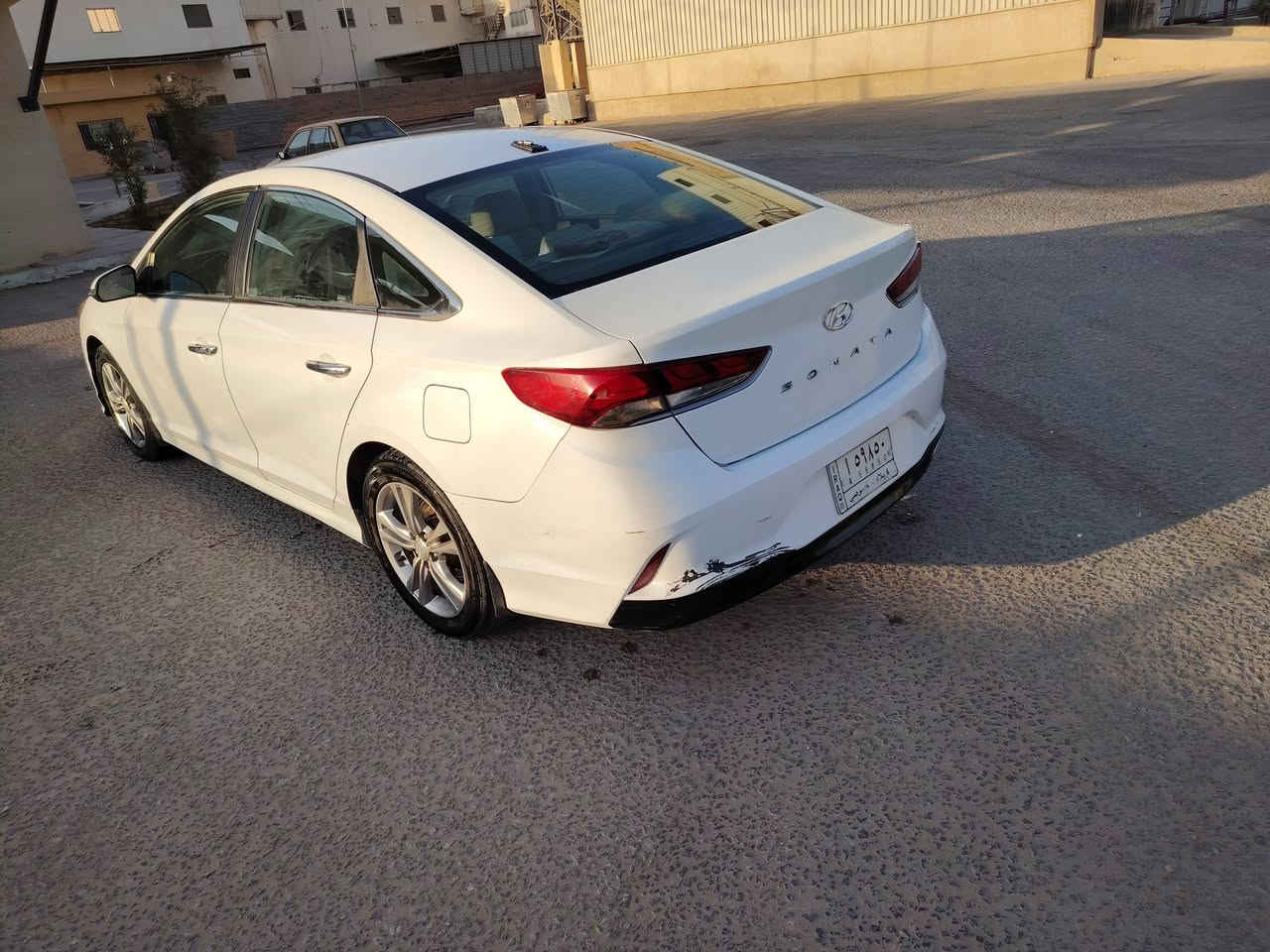 السلام عليكم 
للبيع هونداي سوناتا 2018 وارد امريكي
 حادث قطعة وحدة باب عكس السايق 
ماشيه 69000 mil 
مواصفات بصمة شاشه كبيره كشن كهرباء رادار نقطة عمياء بالمري و باقي مواصفات معروفه
مكينه 2.4 GDI 
كير و مكينه مكفولات 
رقم كربلاء و مكان كربلاء تحويل بأي وقت موجود 
سعر السياره 134 و بيها مجال للطيبين 
رقم للاستفسار
 *********** موجود هاتف و واتساب
