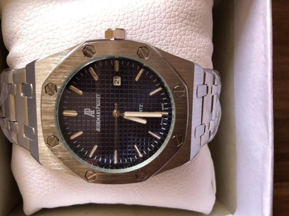 ساعه royal للبيع  

متلبستش ولا مره 

مطلعتش من العلبه اصلا 

للاستفسار واتساب 

01015525567


**إذا كنت صاحب هذا الإعلان وتريد حذفه لأي سبب، رجاءا أرسل رسالة إلى الدعم الفني**